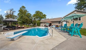 1250 N Main St, Amherst, OH 44001