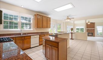 10604 MAPLECREST Ln, Potomac, MD 20854