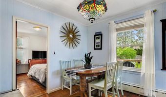 25 Renfrew Ave, Middletown, RI 02842