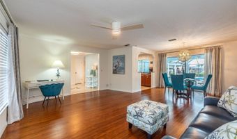 910 CHIPAWAY Dr, Apollo Beach, FL 33572