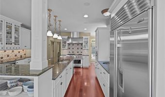 74 Bayberry Rd, Narragansett, RI 02882