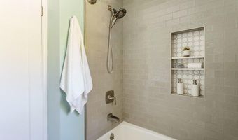 2061 N Roosevelt Ave, Altadena, CA 91001