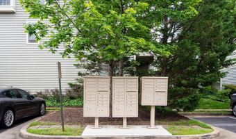 1819 KENWOOD Ave 303, Alexandria, VA 22302