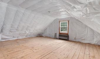 61 Applegate Rd, Cranston, RI 02920