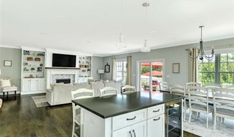 1 W Farm Rd, Smithfield, RI 02917