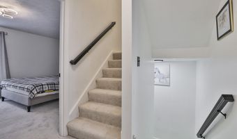 24 Suffolk Ct, Bedford, NH 03110