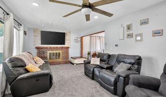 301 13th Ave NW, Altoona, IA 50009