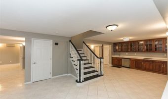 1101 Courtwood Cir, Ballwin, MO 63011