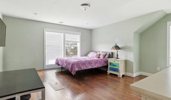 34 Meadow Ln, Amityville, NY 11701