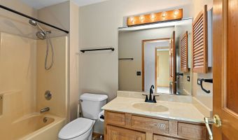 2051 Carlisle St, Algonquin, IL 60102