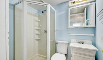 4472 RUGGLES Ct, Annandale, VA 22003