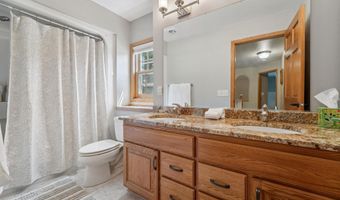 228 E THORNBROOK Ln, Appleton, WI 54913