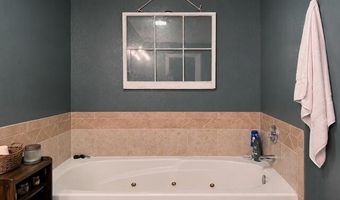 409 Brittany Ct, Aurora, MO 65605