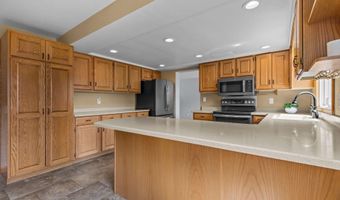 1330 N BRIARCLIFF Dr, Appleton, WI 54915