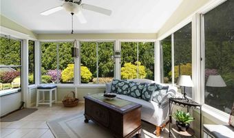 43 Academy Ave, Bristol, RI 02809