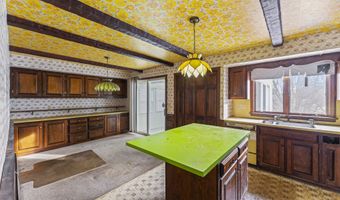 32 Brentwood Dr, Bloomfield, CT 06002