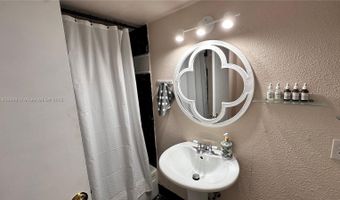 2750 NE 183rd St 201, Aventura, FL 33160