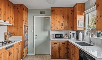 8045 Laird St, La Mesa, CA 91942