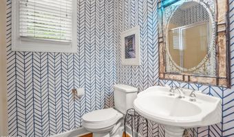 5 Petigru Dr, Beaufort, SC 29902