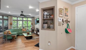 1142 LAKE HERON Dr 2B, Annapolis, MD 21403