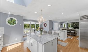 38 Gondola Ave, Jamestown, RI 02835