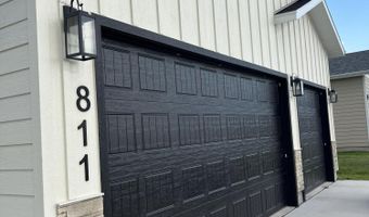 811 S Ibis St, Aberdeen, SD 57401