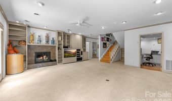 200 Robinhood Rd, Asheville, NC 28804