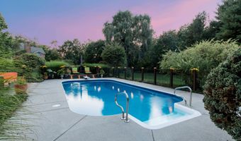 2197 Knollpoint Dr NE, Ada, MI 49301