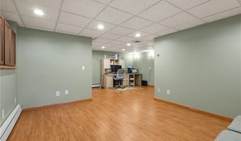 2 Dogwood Dr, Cranston, RI 02921