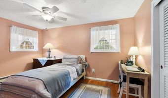 8 Brookdale Cir, Billerica, MA 01821