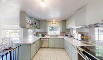 947 3RD St, Brookings, OR 97415