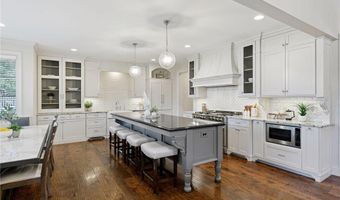 132 Interlachen Rd, Hopkins, MN 55343