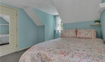 27 Fairway Dr, North Kingstown, RI 02852