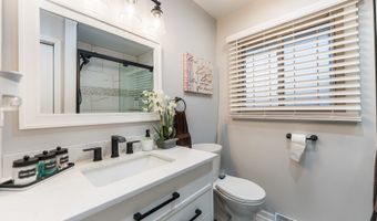 1527 W Holtz Ave, Addison, IL 60101