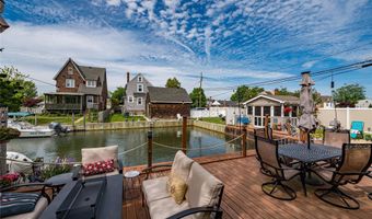 19 Buchanan Ave, Amity Harbor, NY 11701