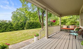 489 Hoyt St, Darien, CT 06820