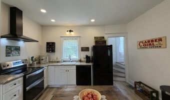 51 Broadway St, Baileyville, ME 04694