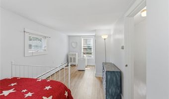 34 Platt St, Bristol, RI 02809
