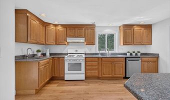 10 Hemlock Rd, Andover, MA 01810