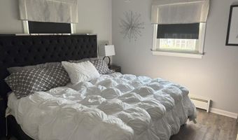 28 BIRCH St, Beachwood, NJ 08722