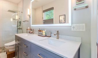 942 N MCKINLEY Rd, Arlington, VA 22205