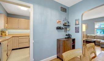 1404 N ROOSEVELT St N, Arlington, VA 22205