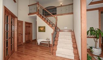 679 DEEP WOODS Dr, Aurora, OH 44202