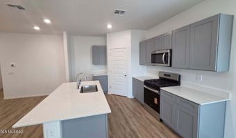 1034 S Chatfield Ave, Vail, AZ 85641