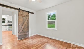 1815 Arnold Dr, Charlotte, NC 28205