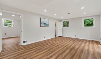5701 RADNOR Ct, Bethesda, MD 20817