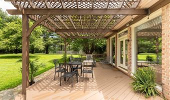 8809 SAUNDERS Ln, Bethesda, MD 20817