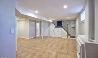 6 Levitt Ave, Bergenfield, NJ 07621