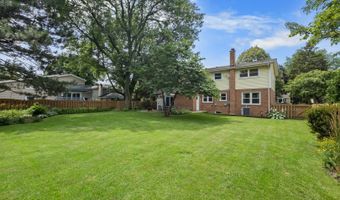 5 S Windsor Dr, Arlington Heights, IL 60004