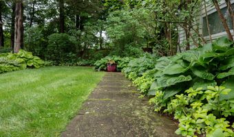 117 Long Meadow Hill Rd, Brookfield, CT 06804
